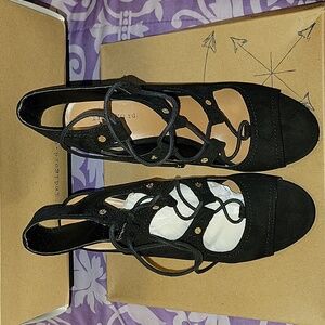 Black, corset tie, heel brand- indigo rd, size 9M , suede